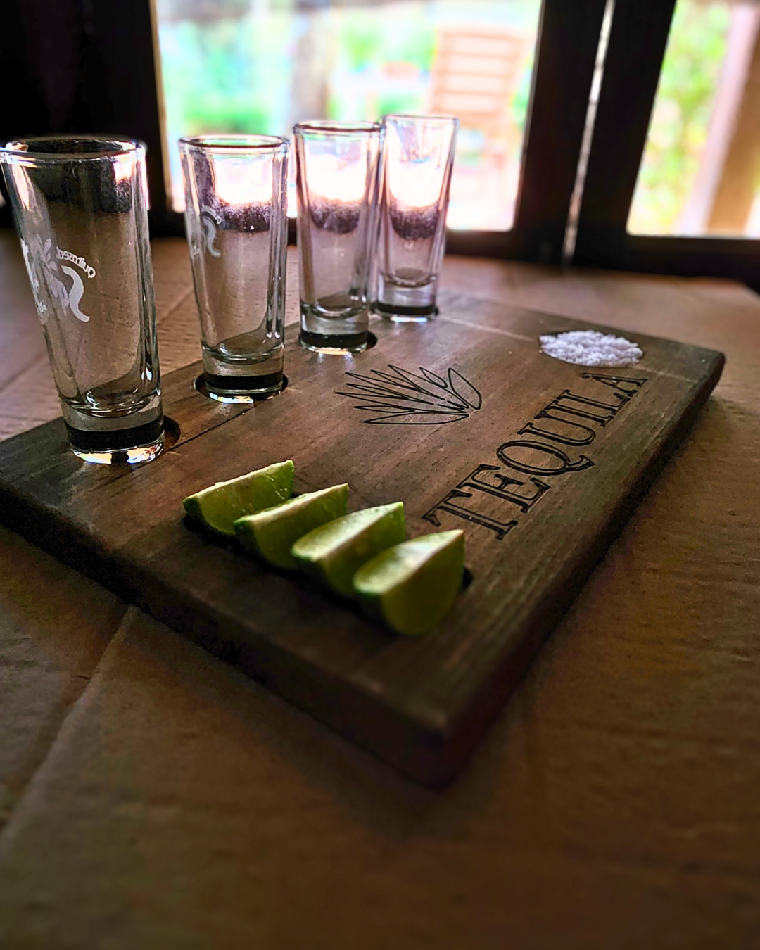 Tabla de Madera Sólida para Shots de Tequila – Diseño Elegante y Funcional
