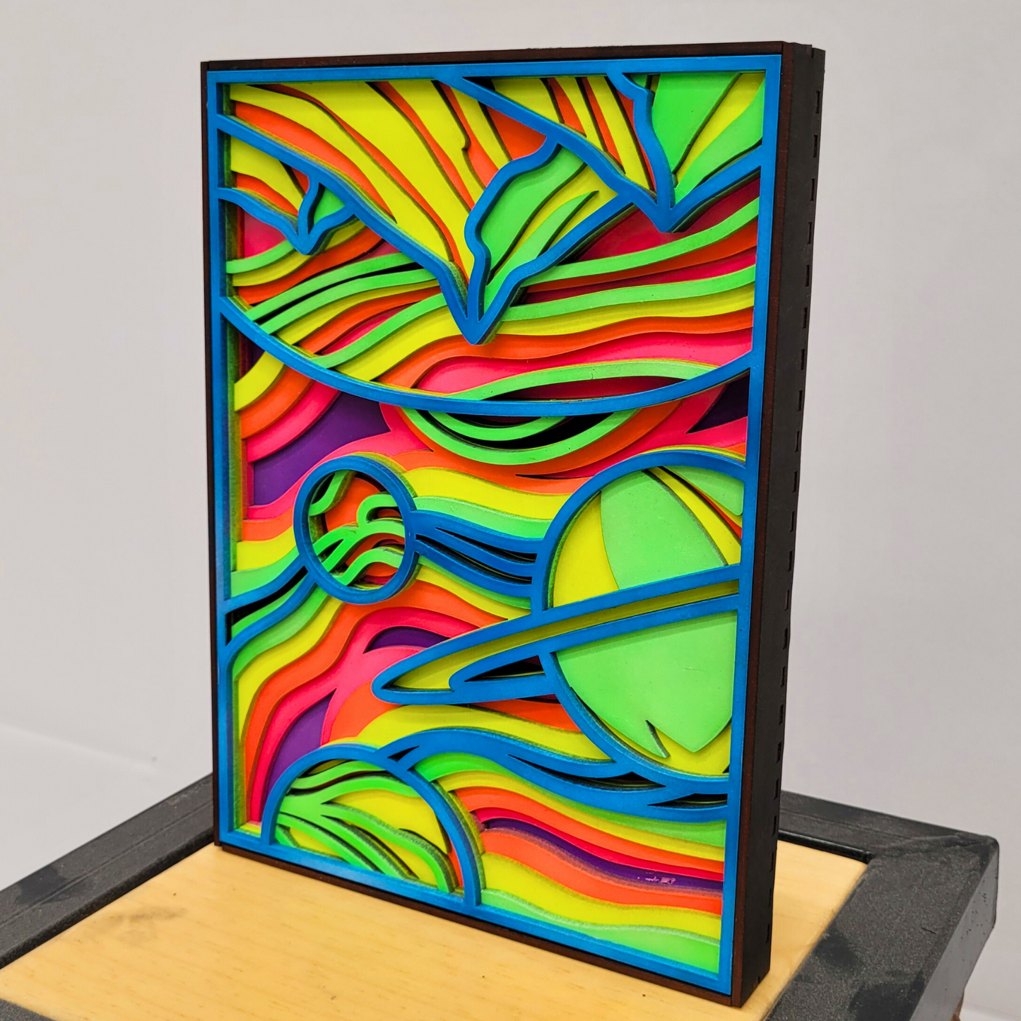 Cuadro Decorativo Multicapa en MDF - Ventana al Espacio Exterior en Colores Neón - 55 x 40 cm (copia)